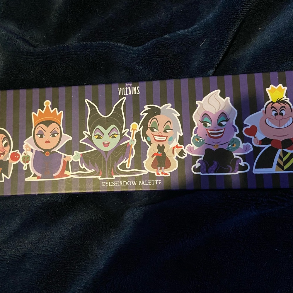 Disney Villain palette NWT